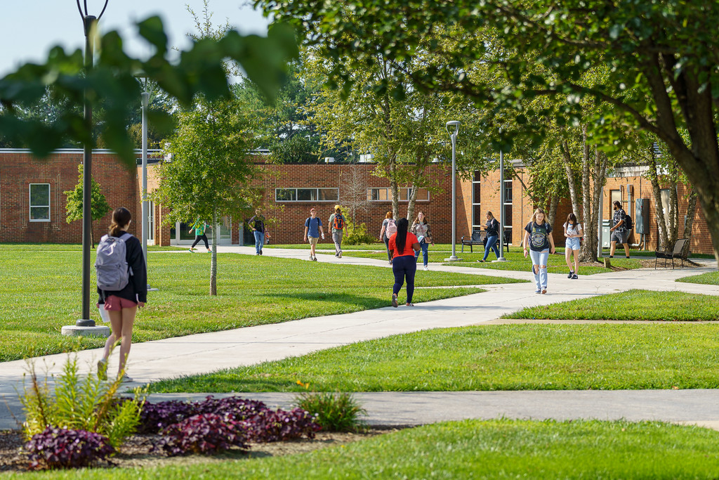 博彩平台 State students on 早场竞选集会 campus
